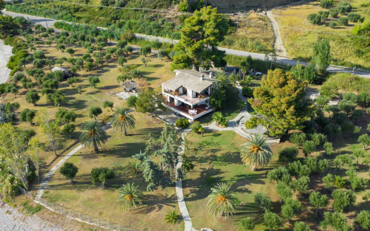 Malt BeachFront Villa, Mola Kalyva