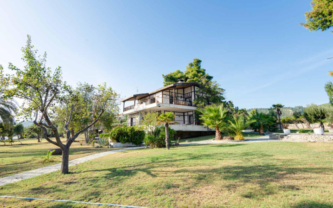 Malt BeachFront Villa, Mola Kalyva