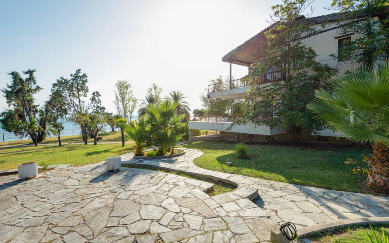 Malt BeachFront Villa, Mola Kalyva