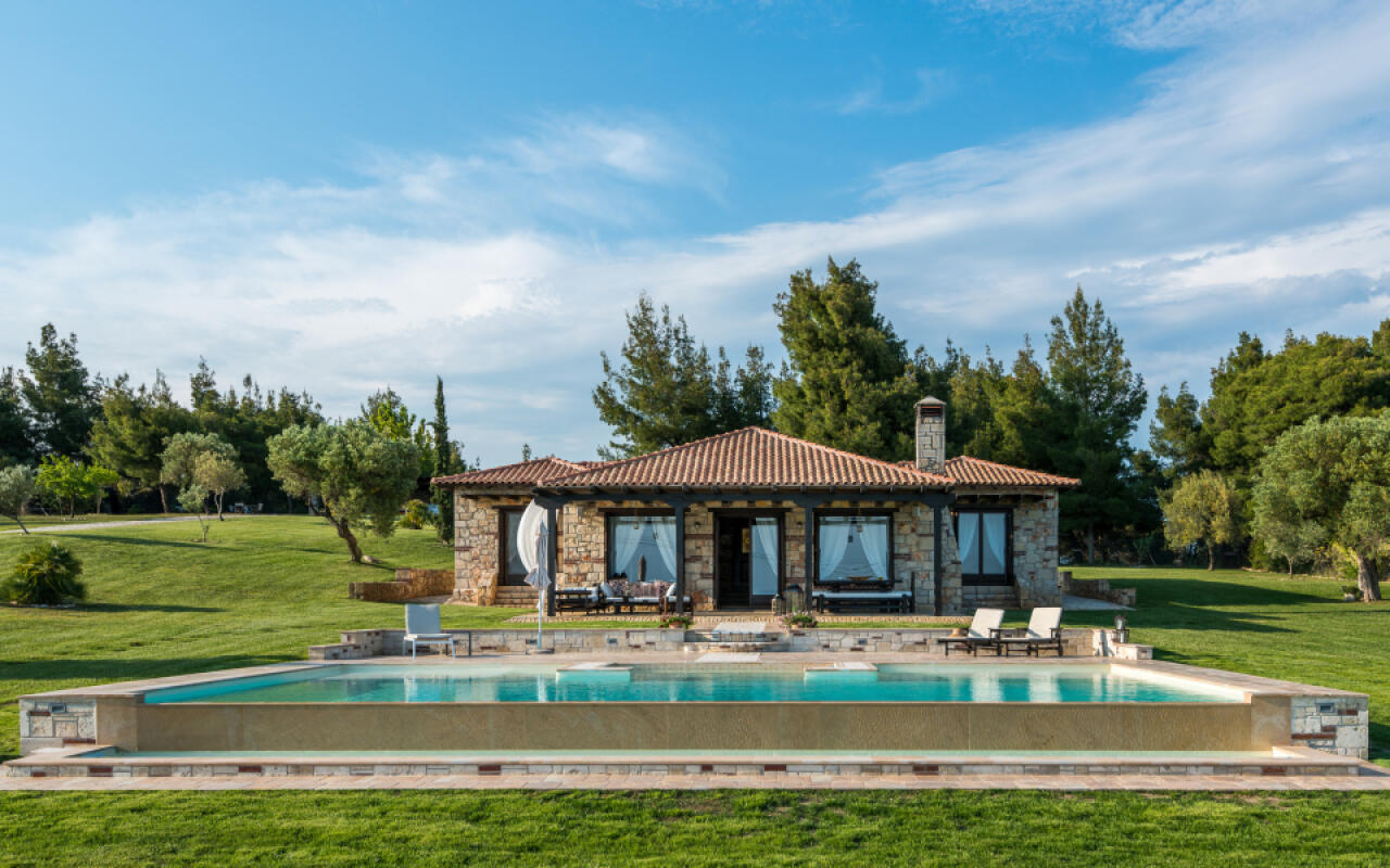 Blue Estate Villa with private pool, Nikiti