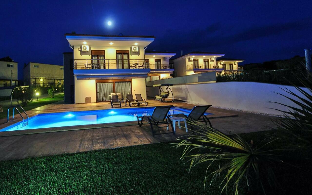 Elegant Private Pool Villa, Hanioti