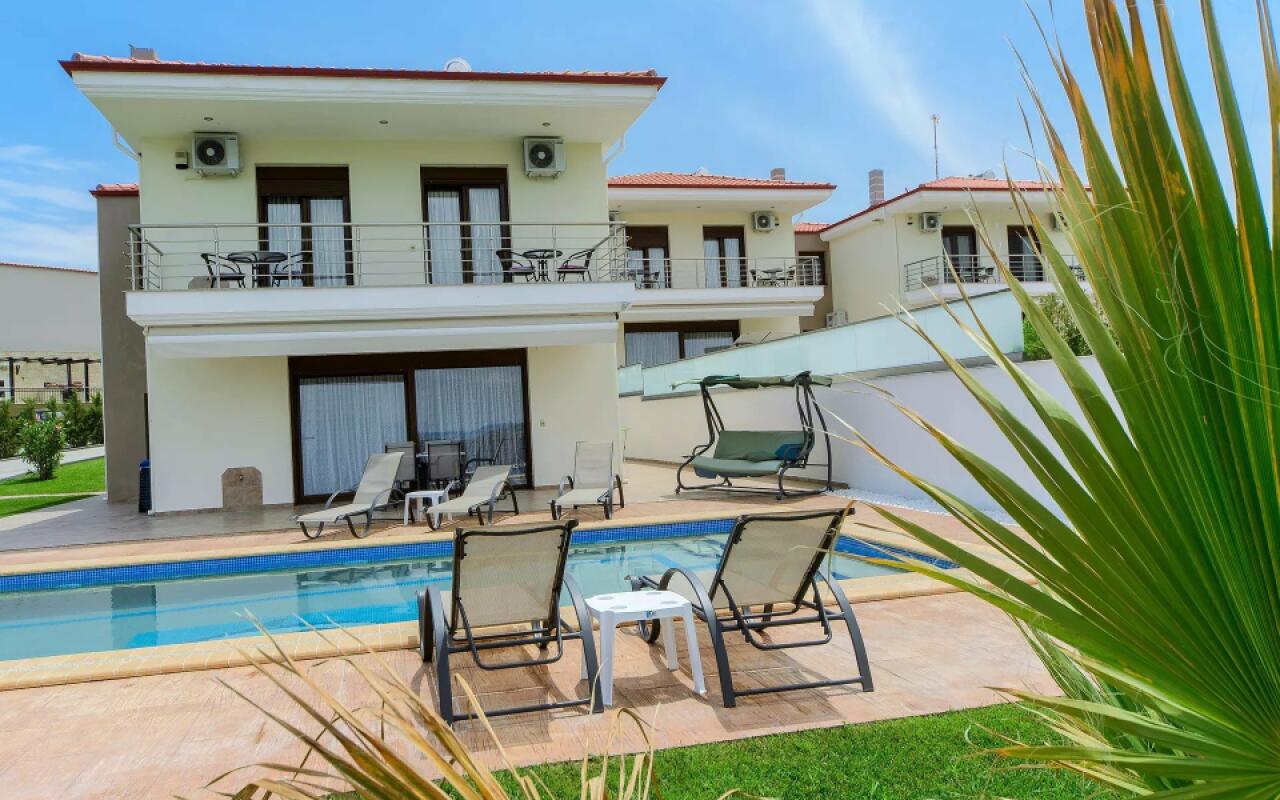 Elegant Private Pool Villa, Hanioti