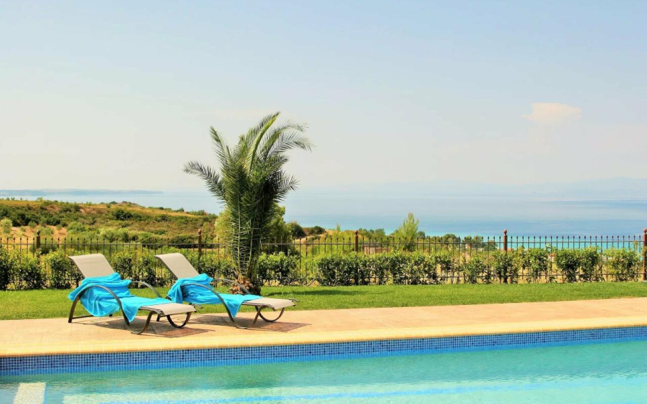 Elegant Private Pool Villa, Hanioti