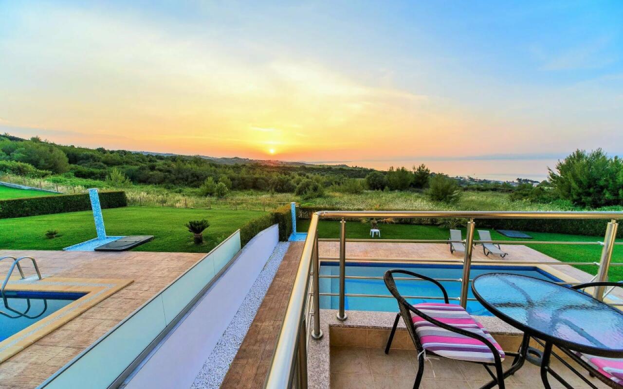 Golden Private Pool Villa, Hanioti