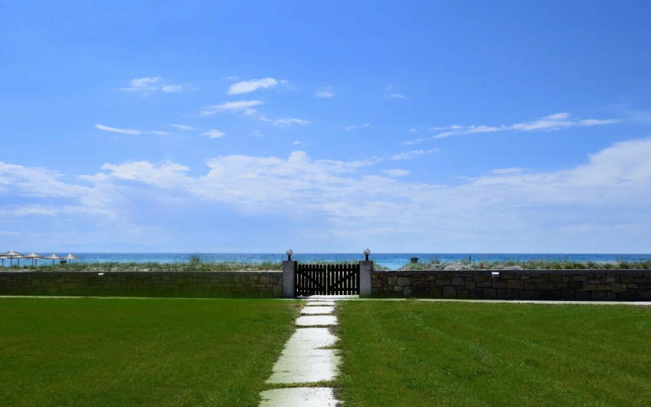 Soleado Beachfront Outpost,Fourka