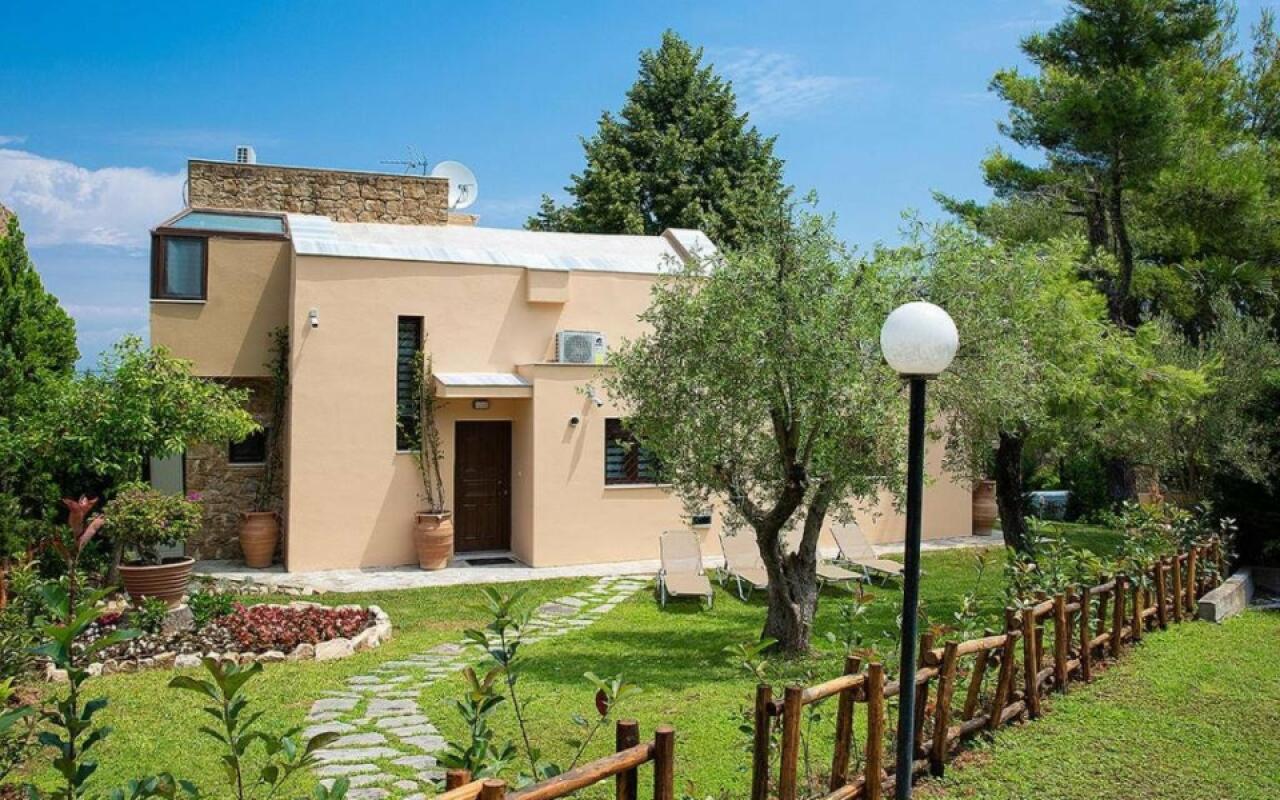 Anemone Villa, Sani