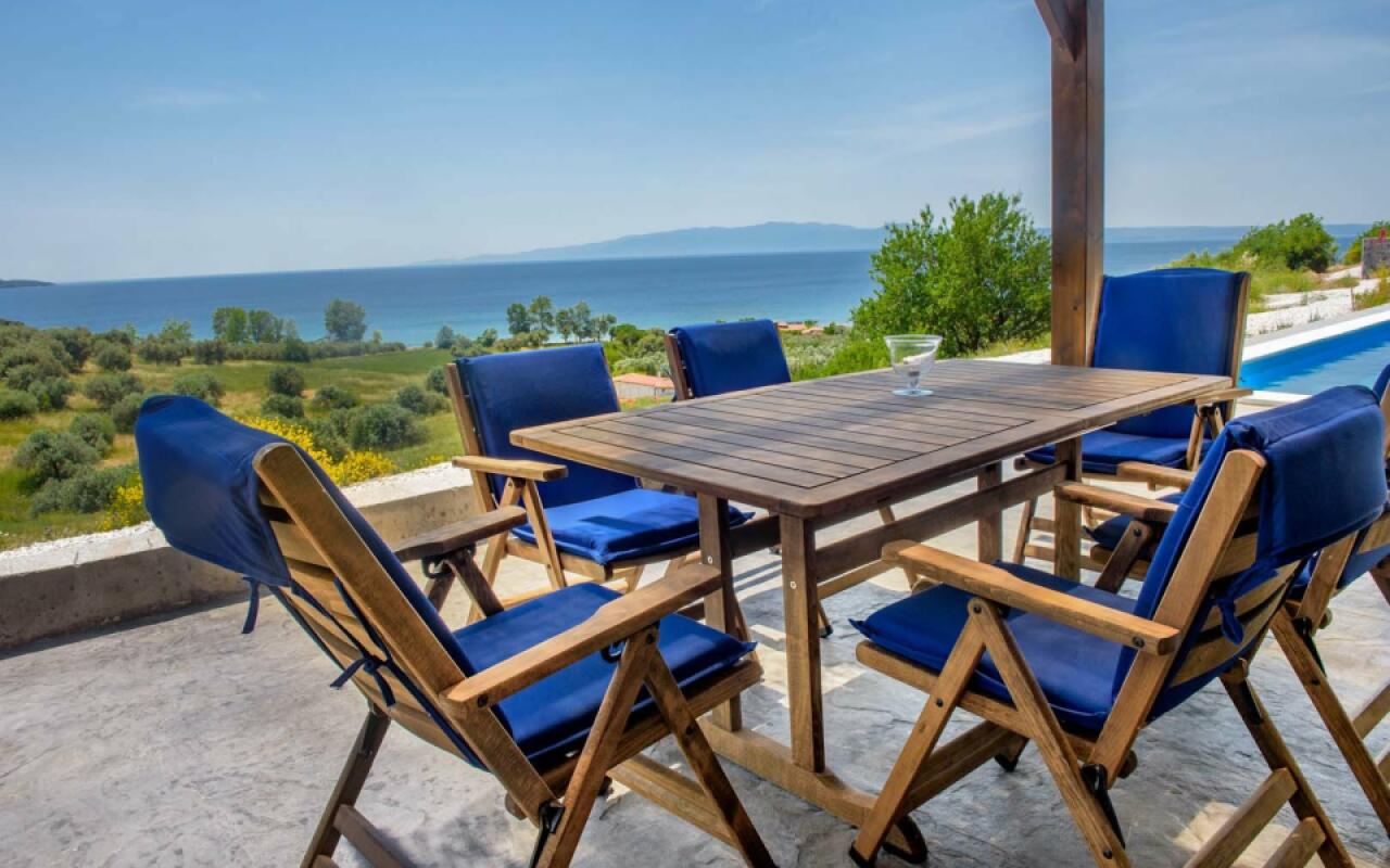 Serenity Villas Kassandra, Develikia