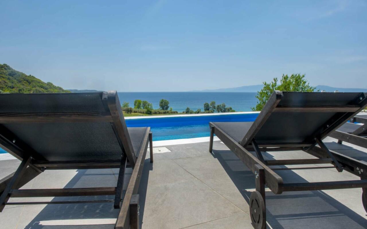 Serenity Villas Athos, Develikia