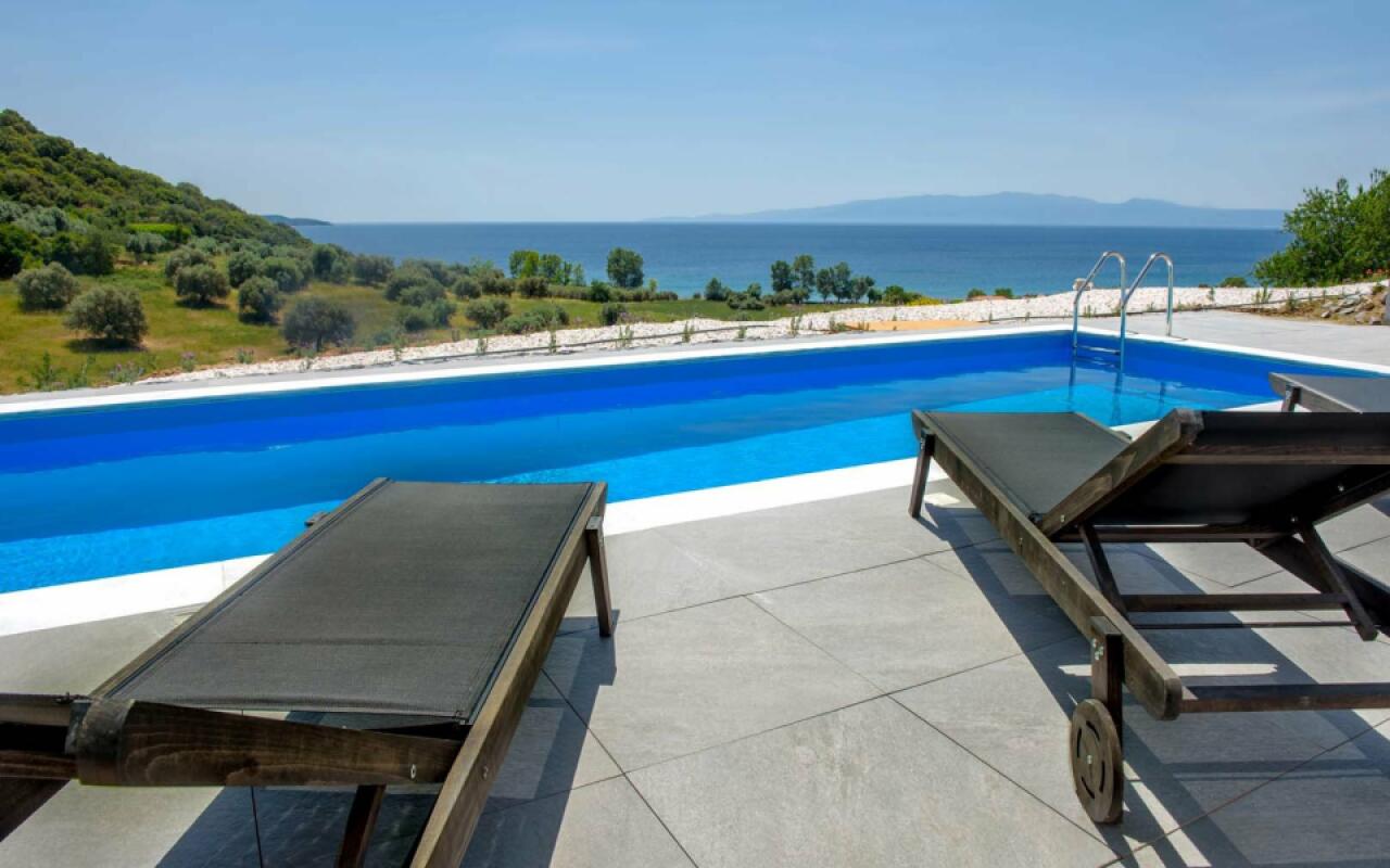 Serenity Villas Athos, Develikia