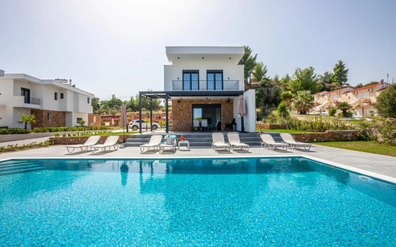 Megan Luxury Villa with private pool, Pefkohori